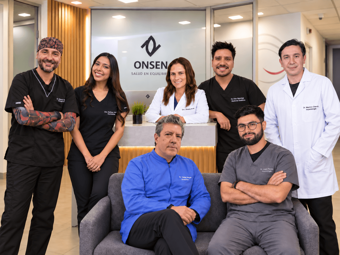Equipo de Clínica Dental Onsen en la recepción